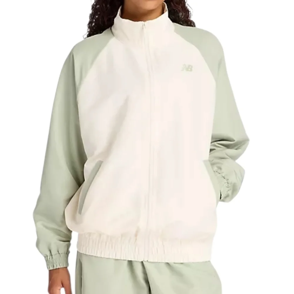 NWT New Balance Graphic Woven Jacket Women's Medium Cream Green Water Defy‎